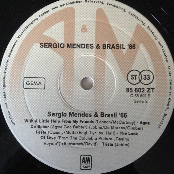 Cover zu Sérgio Mendes & Brasil '66 - Introducing Sergio Mendes & Brasil 66 | Vinyl, LP, Compilation, Reissue, Stereo | Jazz, Latin | Germany Schallplatten Ankauf