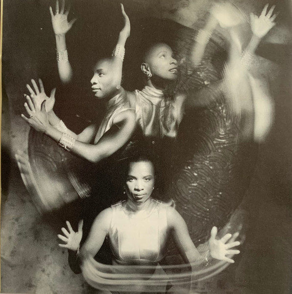 Cover zu Angélique Kidjo - Ayé | 1994 | Vinyl | Electronic, Funk / Soul, Folk, World, & Country | Europe
