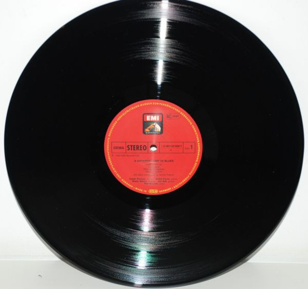 Cover zu Itzhak Perlman, André Previn, Shelly Manne, Jim Hall, Red Mitchell - A Different Kind Of Blues | 1980 | Vinyl, LP, Stereo | Jazz, Blues | Germany