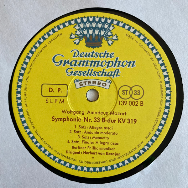 Cover zu Wolfgang Amadeus Mozart • Herbert Von Karajan / Berliner Philharmoniker - Symphonien Nr.29 KV 201 • Nr.33 KV 319 | 1966 | Vinyl, LP, Album, Stereo | Classical | Germany